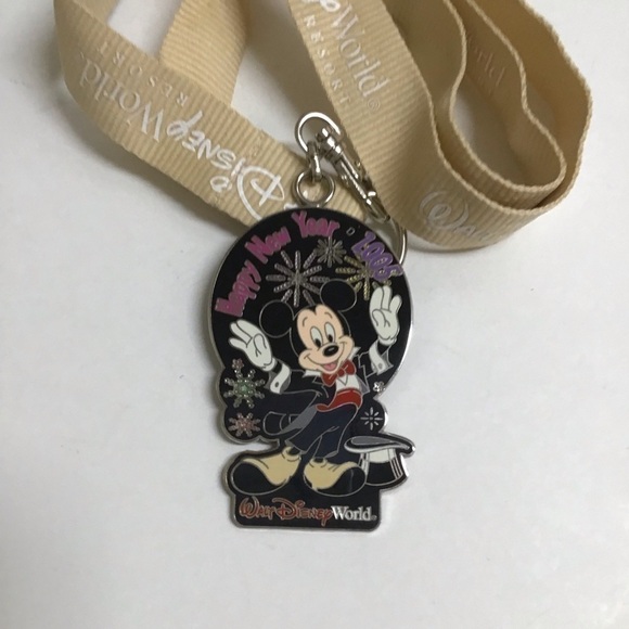 NEW Disney Parks 2005 Mickey Mouse Happy New Year Pin & Lanyard SET 3000 Made - Picture 11 of 11